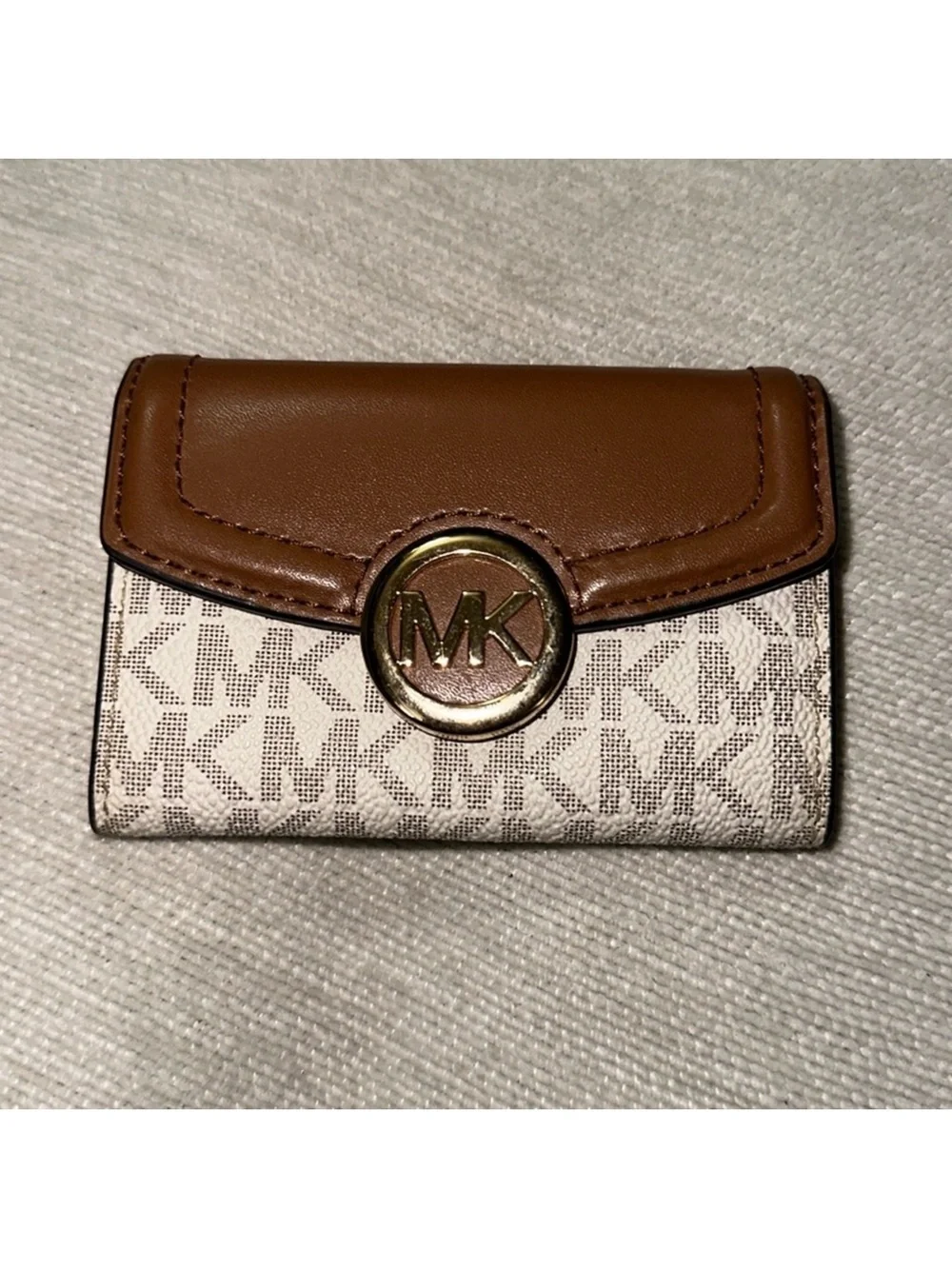 Michael Kors white signature coated canvas and brown leather gold 6 key holder